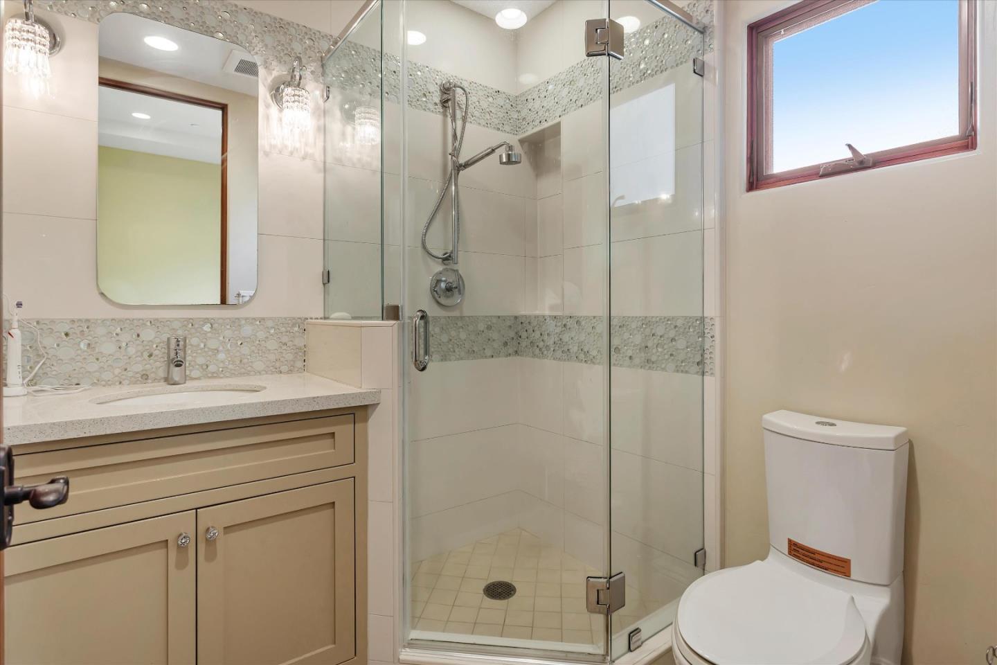 Detail Gallery Image 22 of 43 For 24570 Ruth Lee Ct, Los Altos,  CA 94024 - 5 Beds | 4/2 Baths