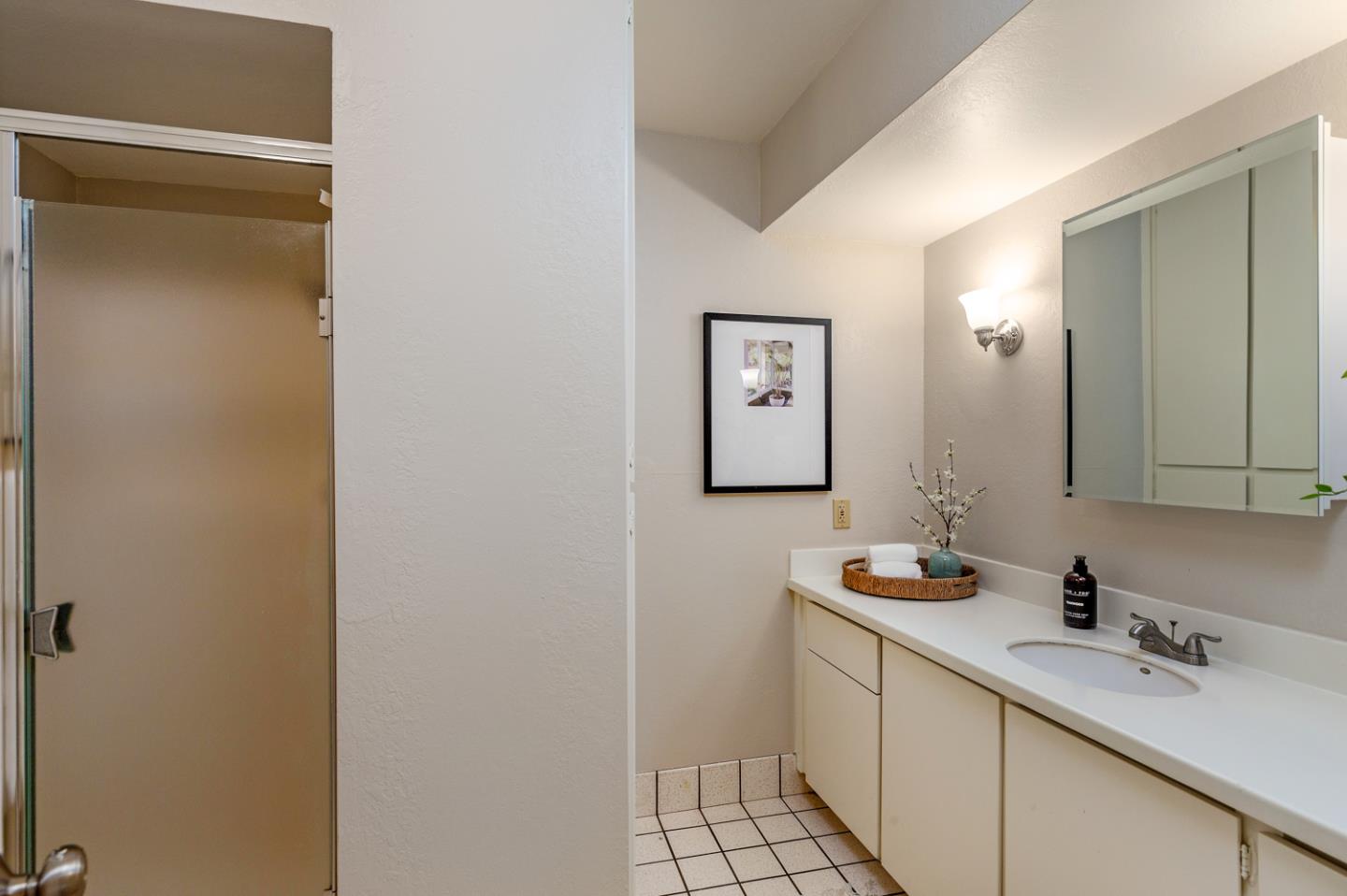 Detail Gallery Image 16 of 27 For 125 Connemara Way #136,  Sunnyvale,  CA 94087 - 3 Beds | 2 Baths