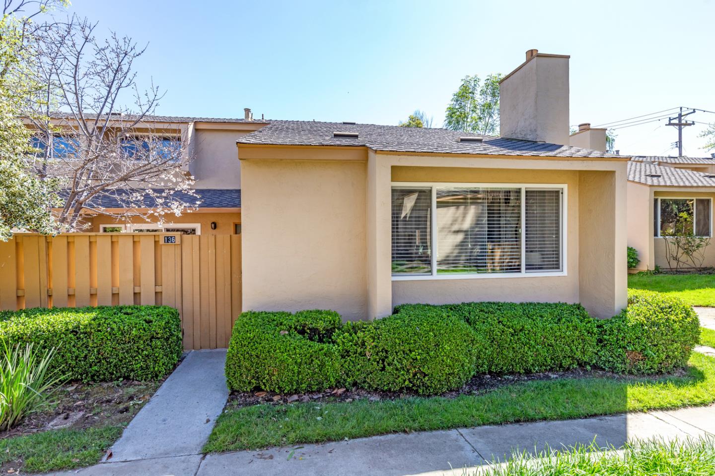 Detail Gallery Image 2 of 27 For 125 Connemara Way #136,  Sunnyvale,  CA 94087 - 3 Beds | 2 Baths