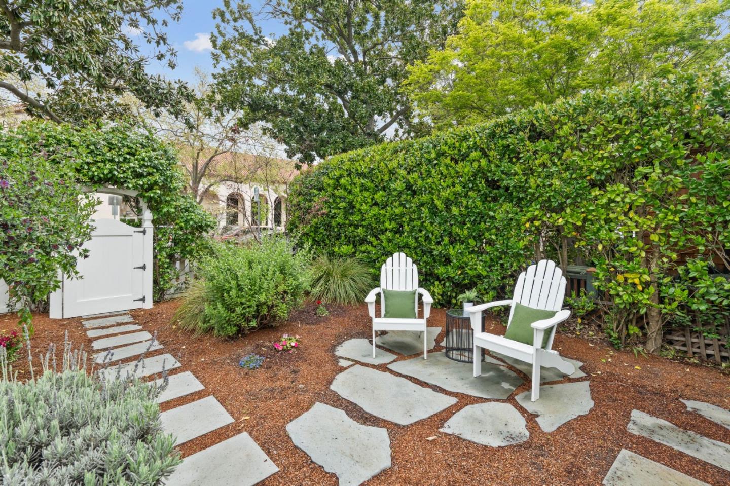 Detail Gallery Image 4 of 23 For 1026 Webster St, Palo Alto,  CA 94301 - 3 Beds | 2 Baths