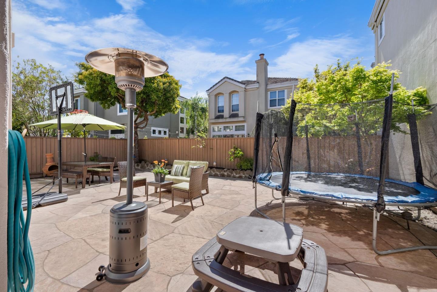 Detail Gallery Image 28 of 46 For 10 Mandalay Ct, Redwood Shores,  CA 94065 - 4 Beds | 2/1 Baths