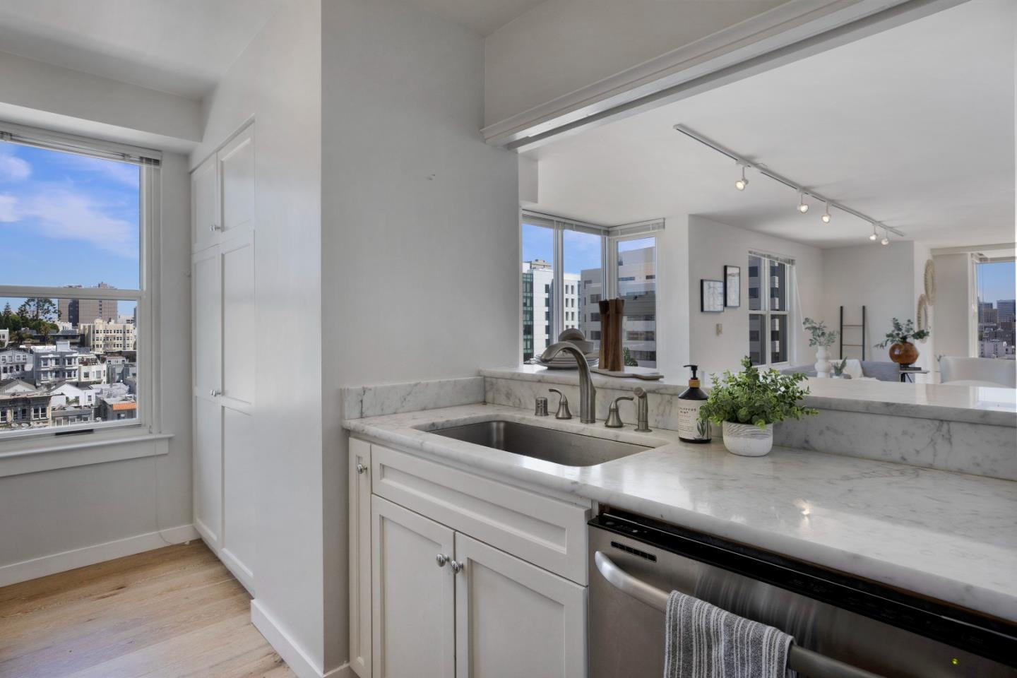 Detail Gallery Image 9 of 39 For 1483 Sutter St #1101,  San Francisco,  CA 94109 - 1 Beds | 1 Baths