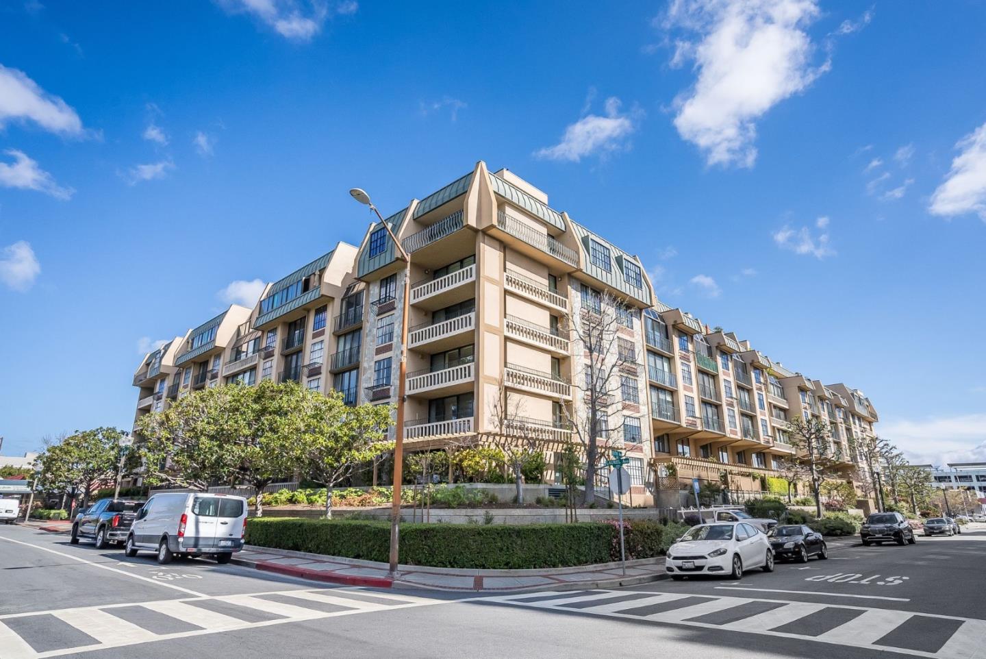 Detail Gallery Image 1 of 1 For 555 Laurel Ave #302,  San Mateo,  CA 94401 - 2 Beds | 2 Baths
