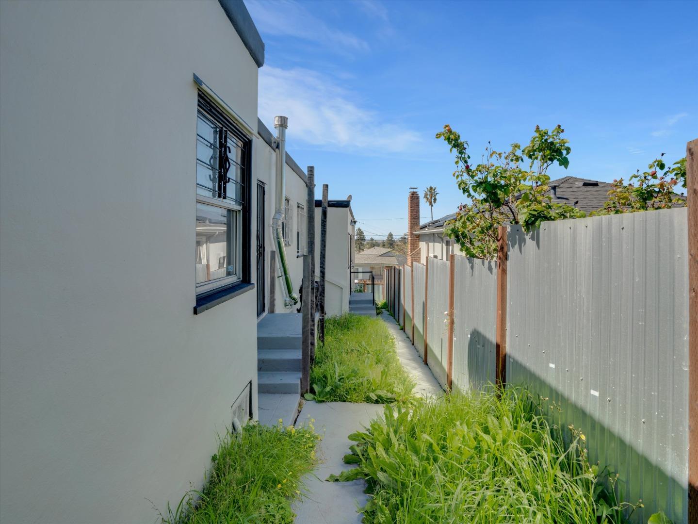 Detail Gallery Image 26 of 29 For 7814-7816 Ney Ave, Oakland,  CA 94605 - 3 Beds | 2 Baths