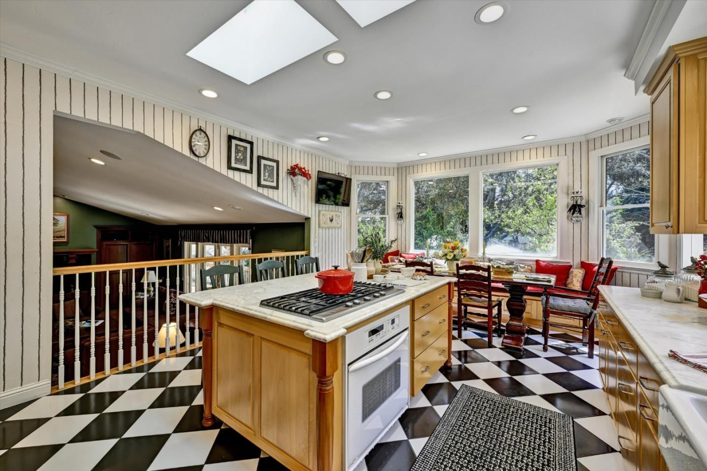 Detail Gallery Image 14 of 58 For 462 Lockewood Ln, Scotts Valley,  CA 95066 - 5 Beds | 3/1 Baths