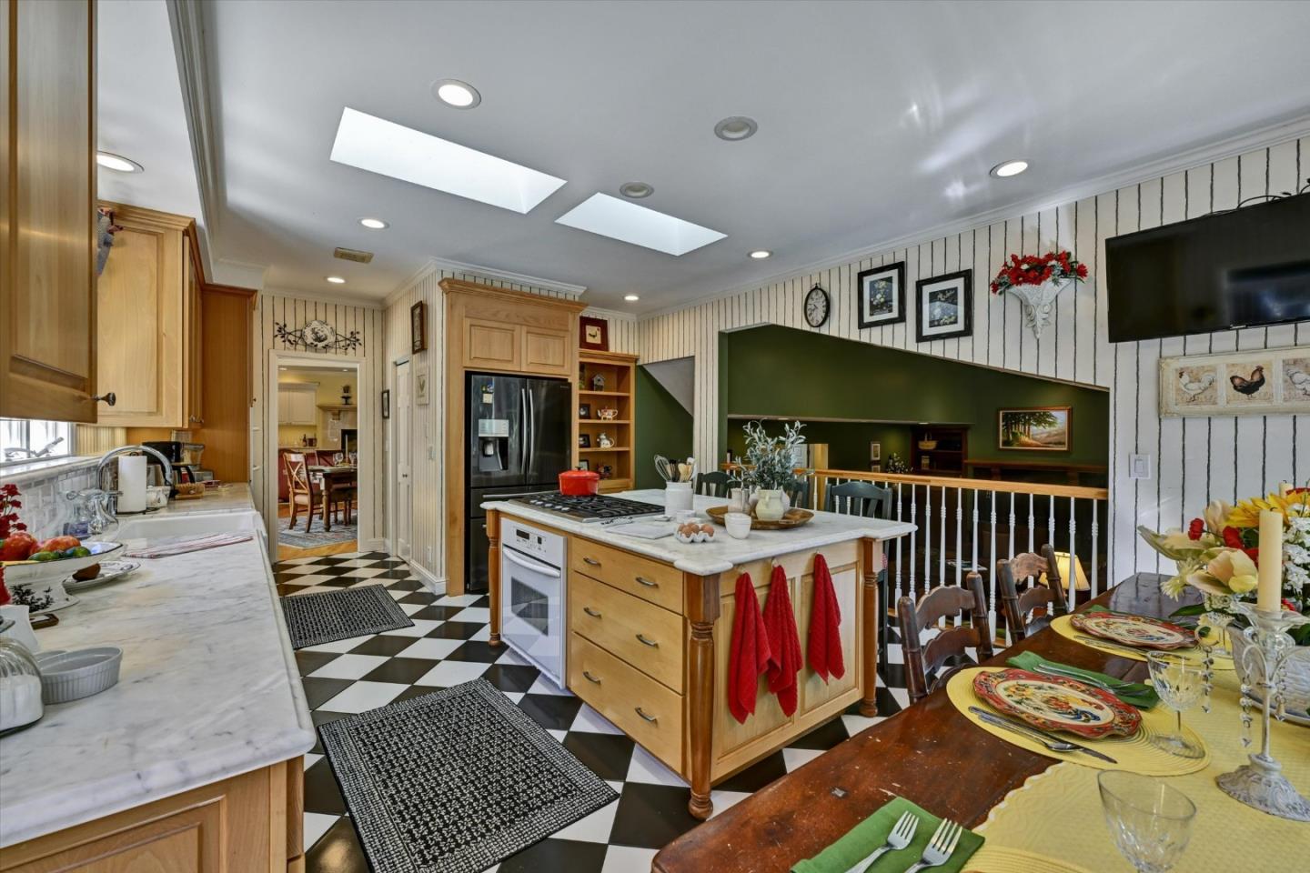 Detail Gallery Image 16 of 60 For 462 Lockewood Ln, Scotts Valley,  CA 95066 - 5 Beds | 3/1 Baths
