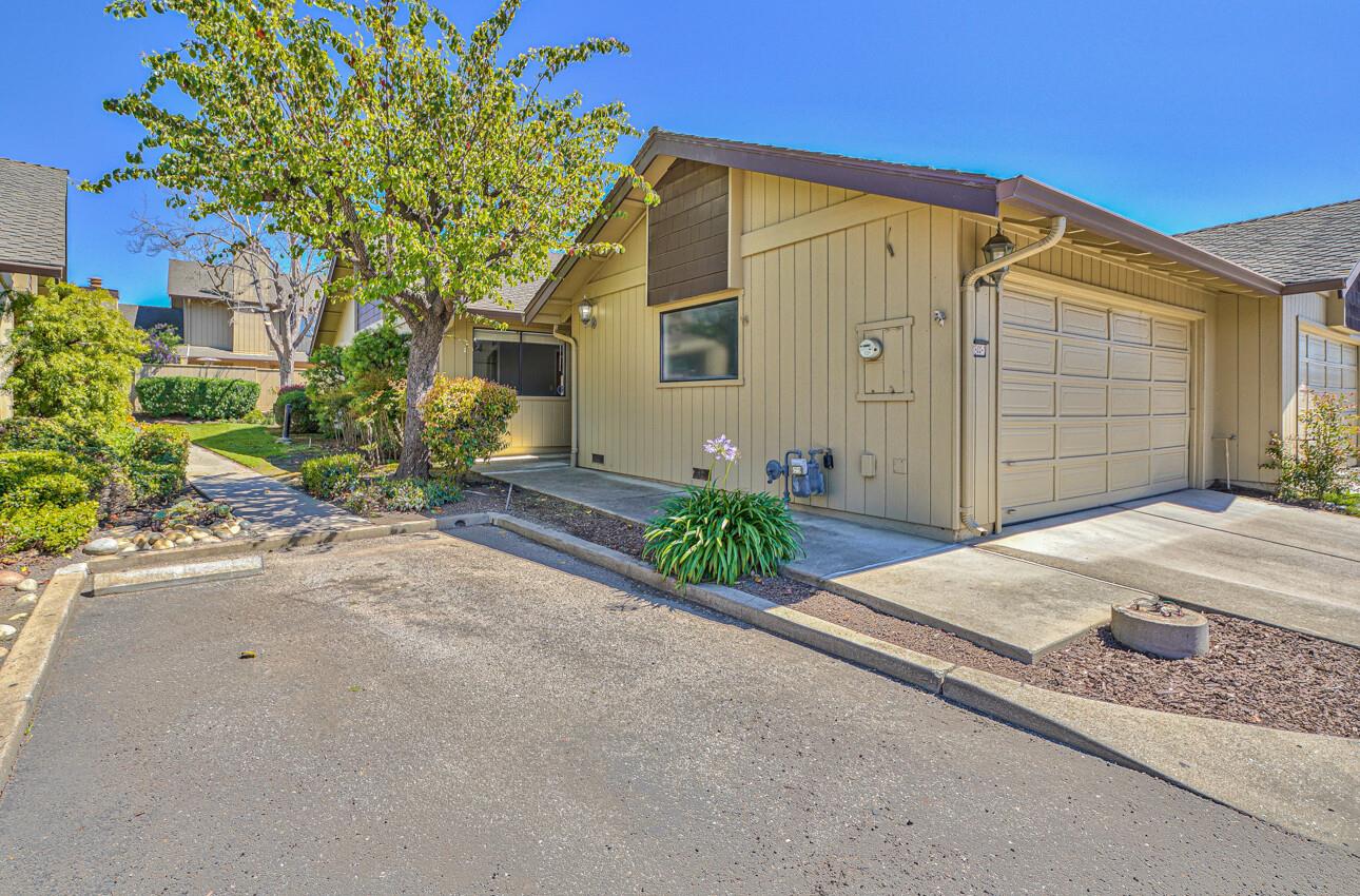 Detail Gallery Image 1 of 30 For 1844 Cherokee Dr #1,  Salinas,  CA 93906 - 2 Beds | 2 Baths