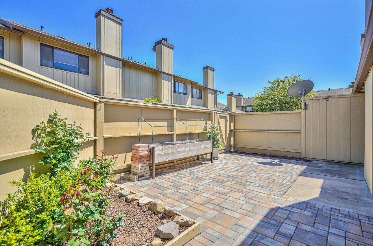 Detail Gallery Image 11 of 30 For 1844 Cherokee Dr #1,  Salinas,  CA 93906 - 2 Beds | 2 Baths