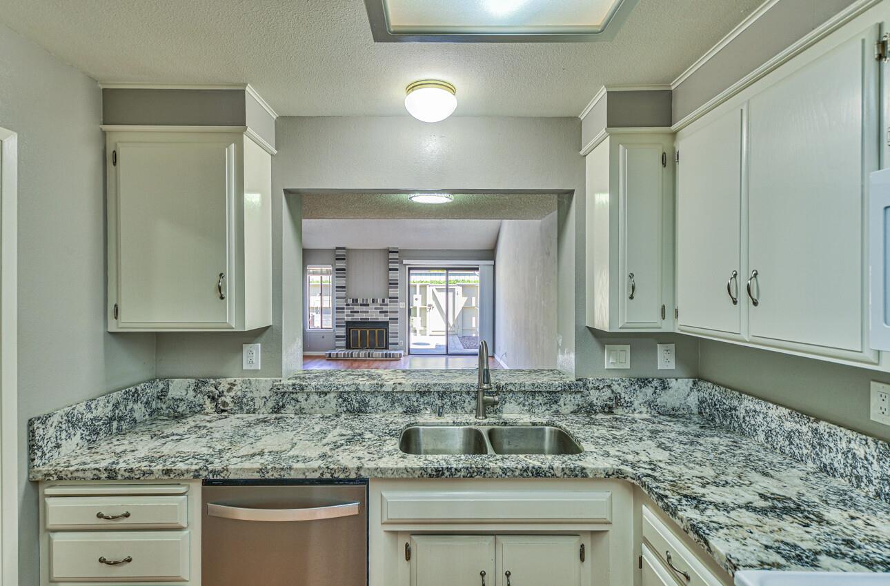 Detail Gallery Image 13 of 30 For 1844 Cherokee Dr #1,  Salinas,  CA 93906 - 2 Beds | 2 Baths