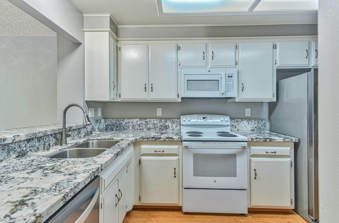Detail Gallery Image 14 of 30 For 1844 Cherokee Dr #1,  Salinas,  CA 93906 - 2 Beds | 2 Baths