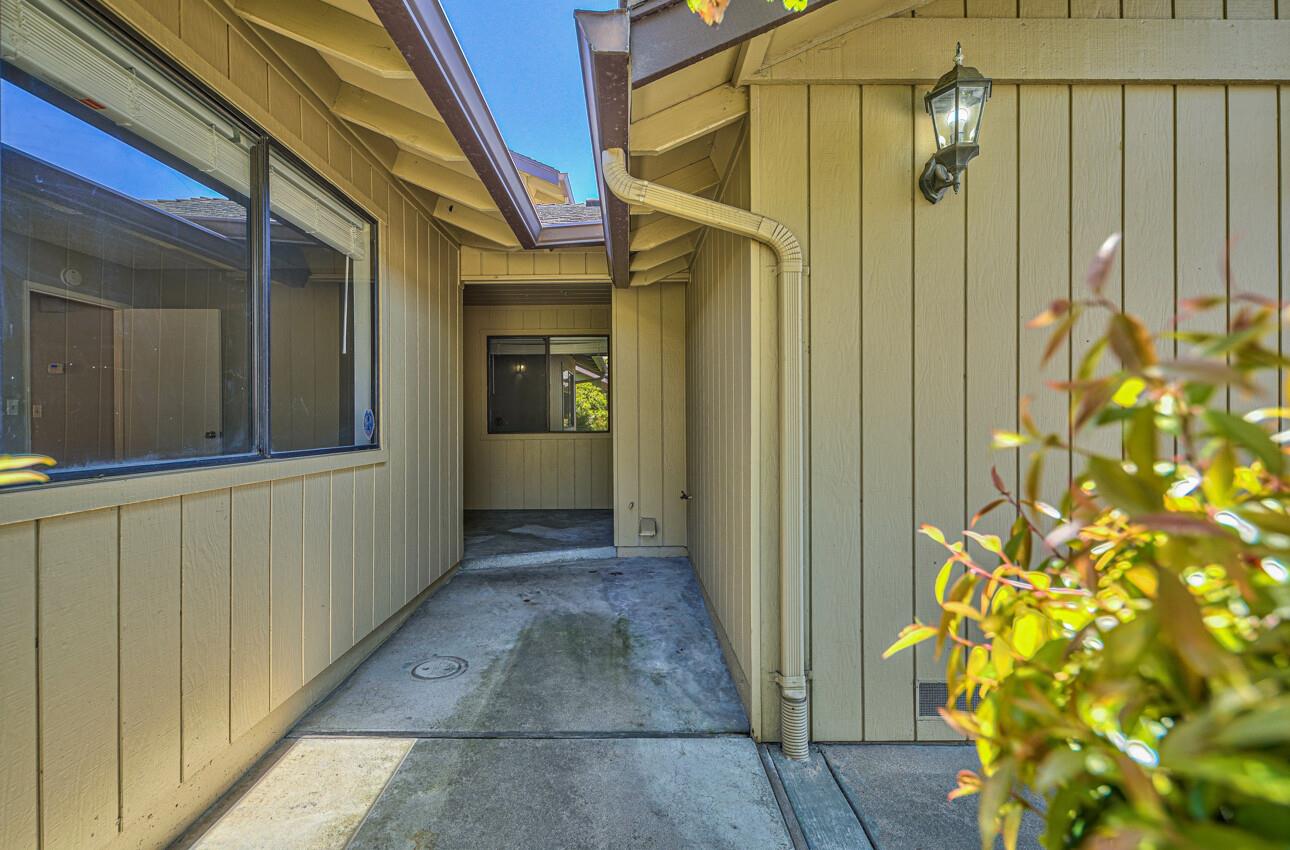 Detail Gallery Image 2 of 30 For 1844 Cherokee Dr #1,  Salinas,  CA 93906 - 2 Beds | 2 Baths