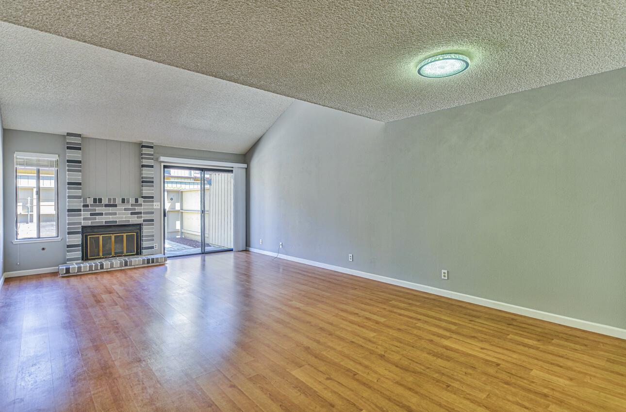 Detail Gallery Image 6 of 30 For 1844 Cherokee Dr #1,  Salinas,  CA 93906 - 2 Beds | 2 Baths