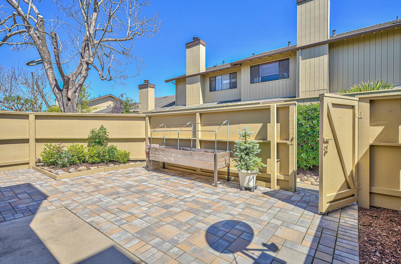 Detail Gallery Image 9 of 30 For 1844 Cherokee Dr #1,  Salinas,  CA 93906 - 2 Beds | 2 Baths
