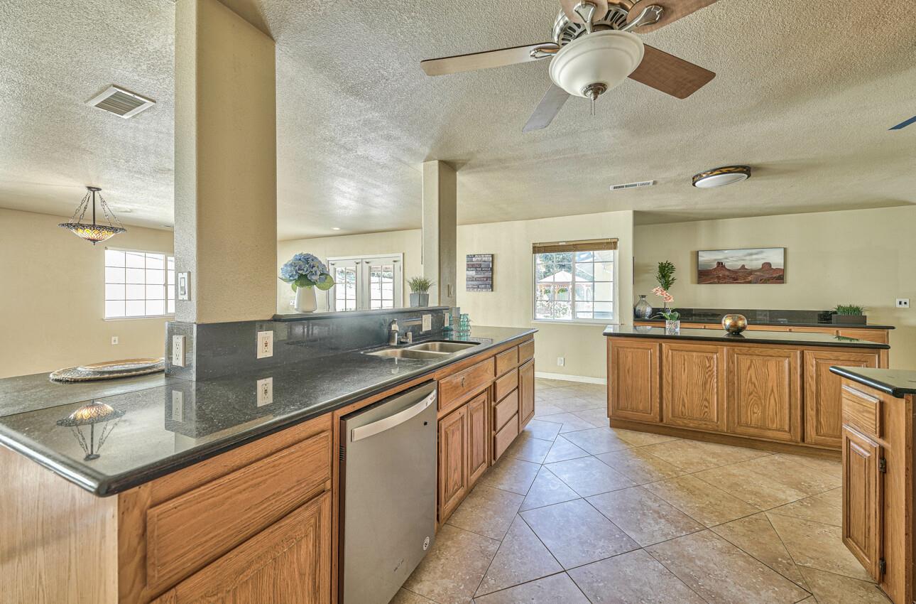 Detail Gallery Image 11 of 41 For 17785 Countryside Ct, Salinas,  CA 93907 - 5 Beds | 4 Baths