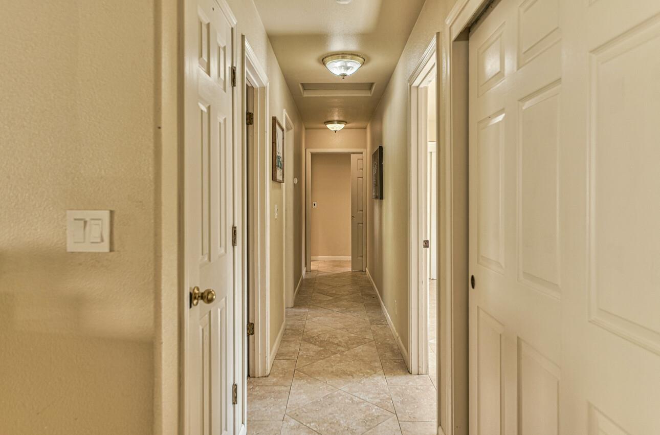 Detail Gallery Image 19 of 41 For 17785 Countryside Ct, Salinas,  CA 93907 - 5 Beds | 4 Baths