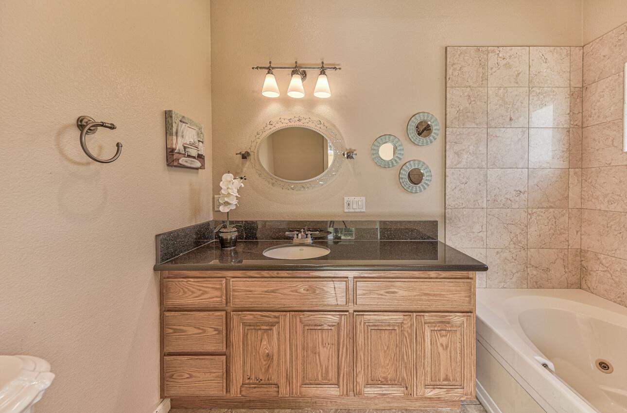 Detail Gallery Image 27 of 41 For 17785 Countryside Ct, Salinas,  CA 93907 - 5 Beds | 4 Baths