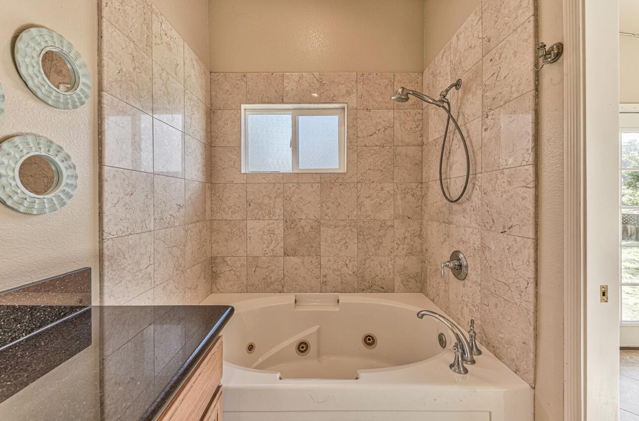 Detail Gallery Image 28 of 41 For 17785 Countryside Ct, Salinas,  CA 93907 - 5 Beds | 4 Baths
