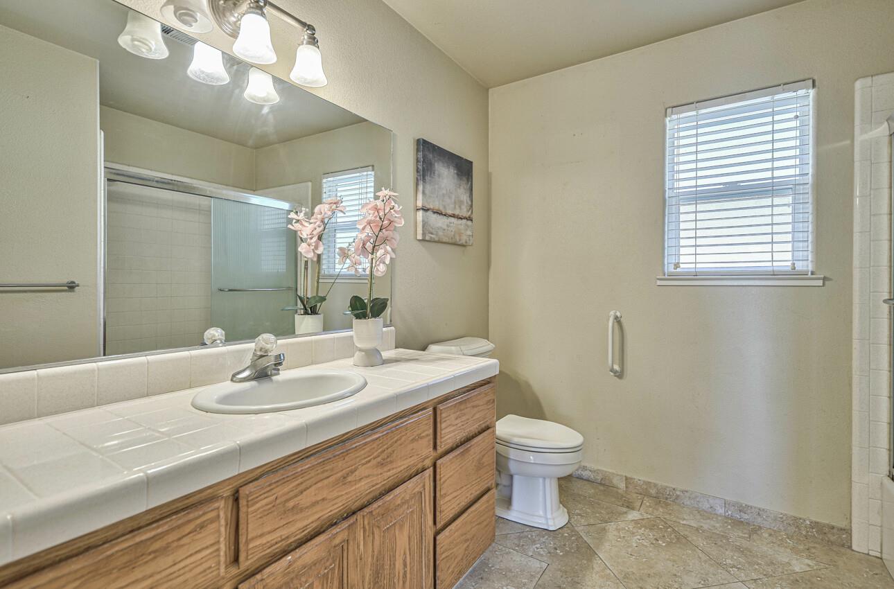 Detail Gallery Image 37 of 41 For 17785 Countryside Ct, Salinas,  CA 93907 - 5 Beds | 4 Baths