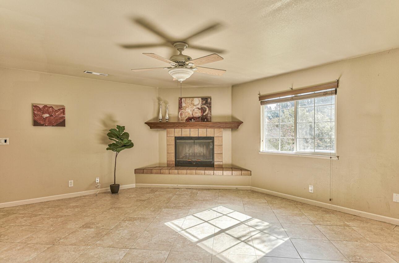 Detail Gallery Image 6 of 41 For 17785 Countryside Ct, Salinas,  CA 93907 - 5 Beds | 4 Baths