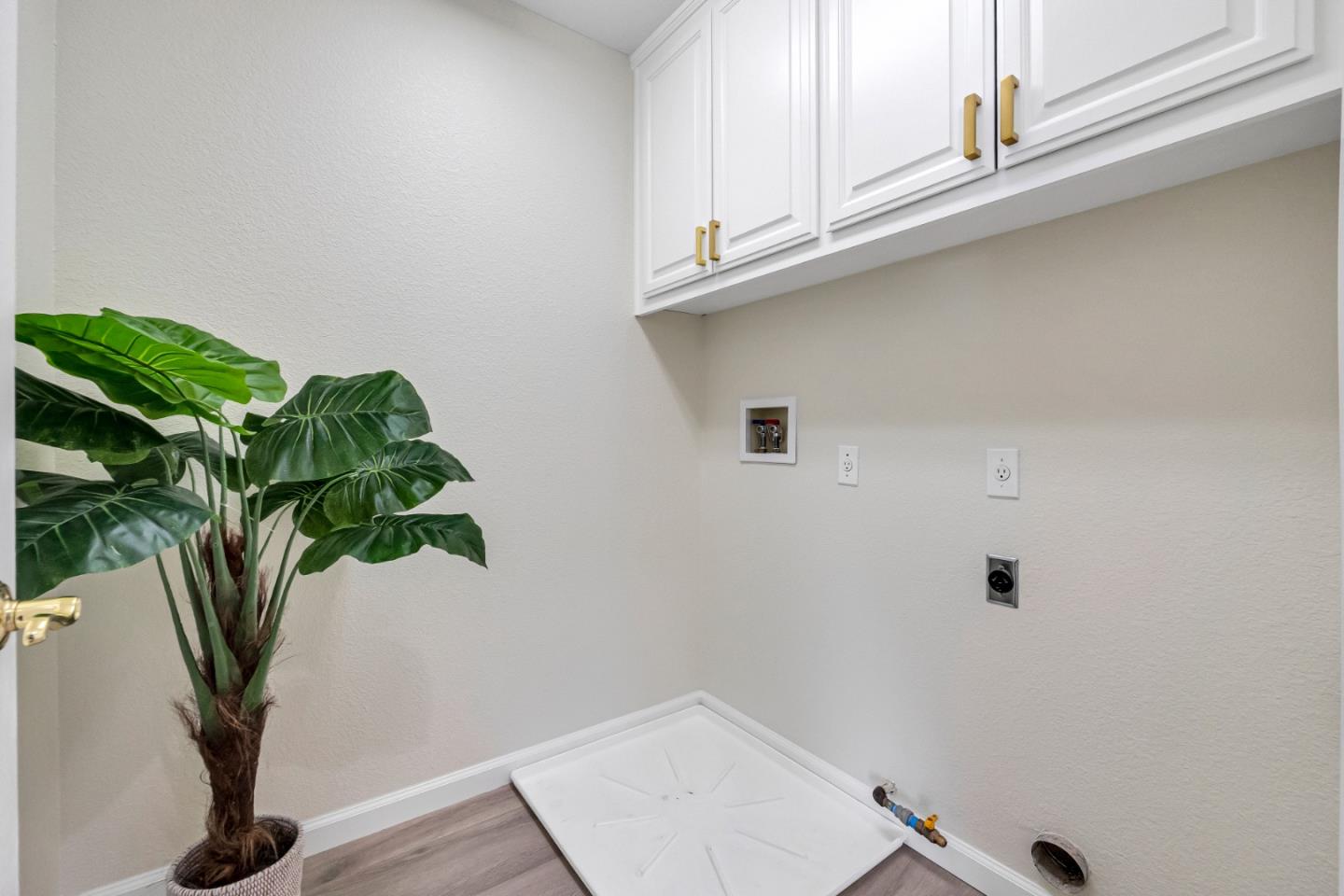 Detail Gallery Image 13 of 27 For 7323 Carter Ave, Newark,  CA 94560 - 3 Beds | 2/1 Baths