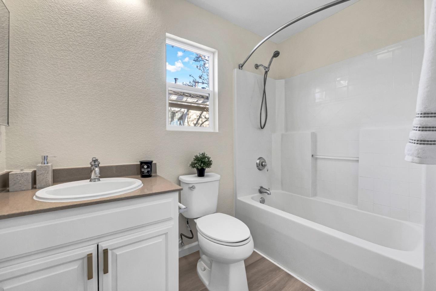Detail Gallery Image 22 of 27 For 7323 Carter Ave, Newark,  CA 94560 - 3 Beds | 2/1 Baths