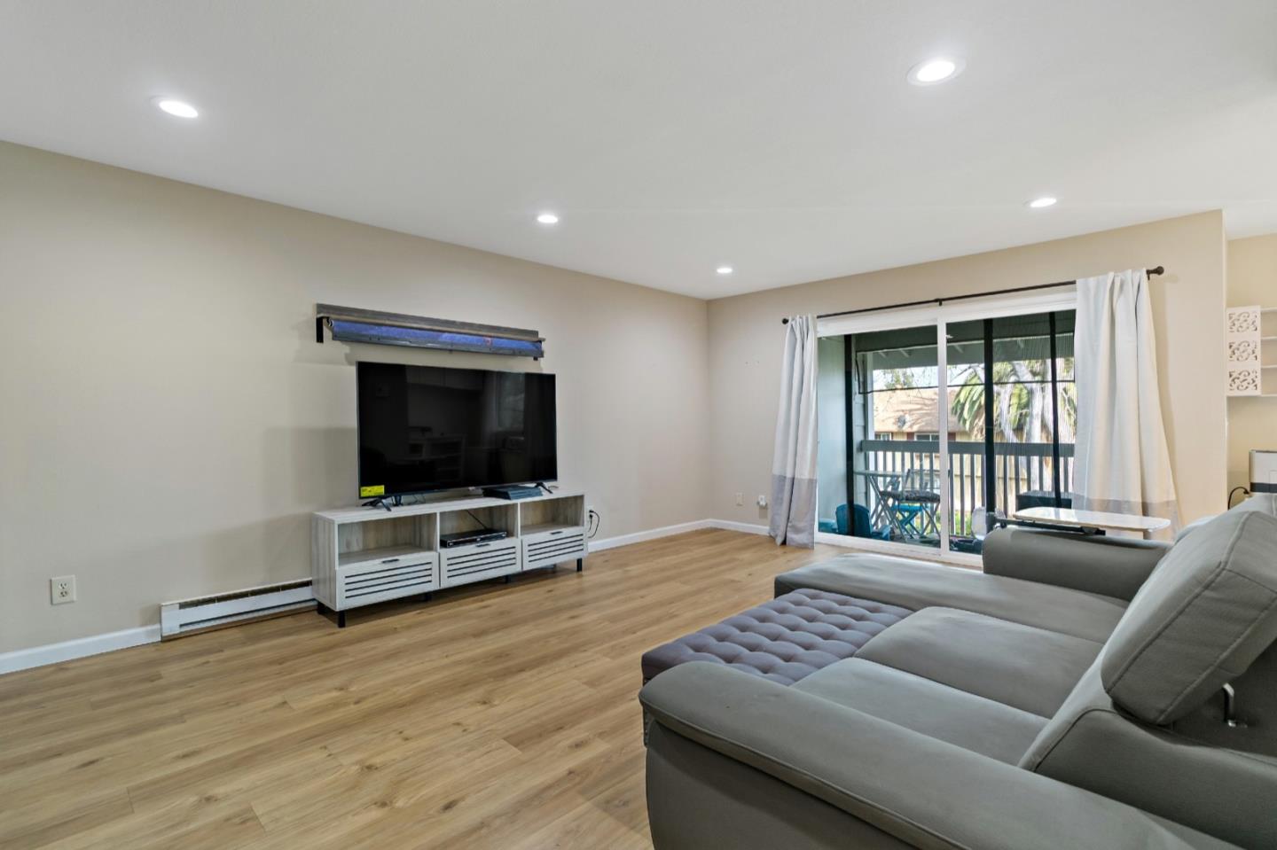 Detail Gallery Image 10 of 46 For 938 Clark Ave #2,  Mountain View,  CA 94040 - 2 Beds | 2 Baths