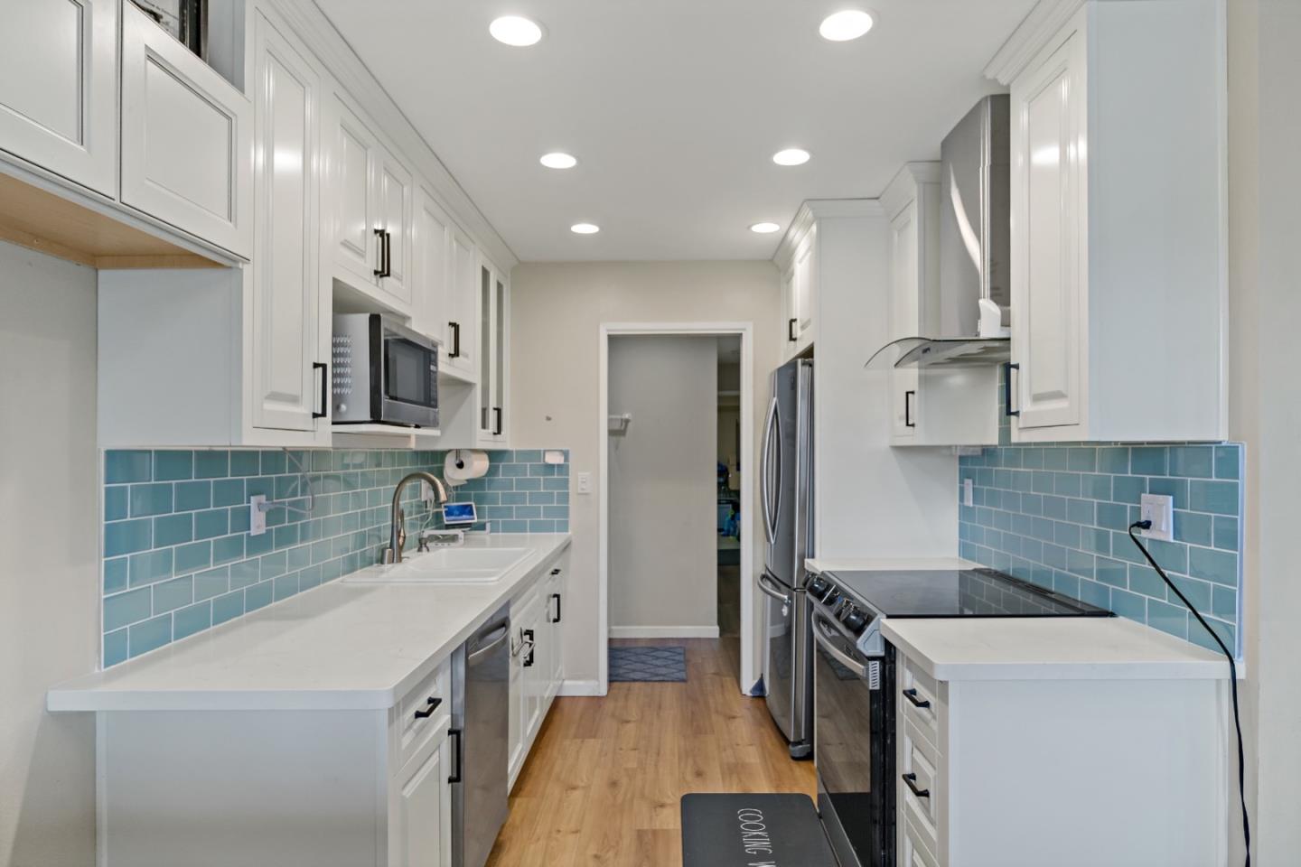 Detail Gallery Image 14 of 46 For 938 Clark Ave #2,  Mountain View,  CA 94040 - 2 Beds | 2 Baths