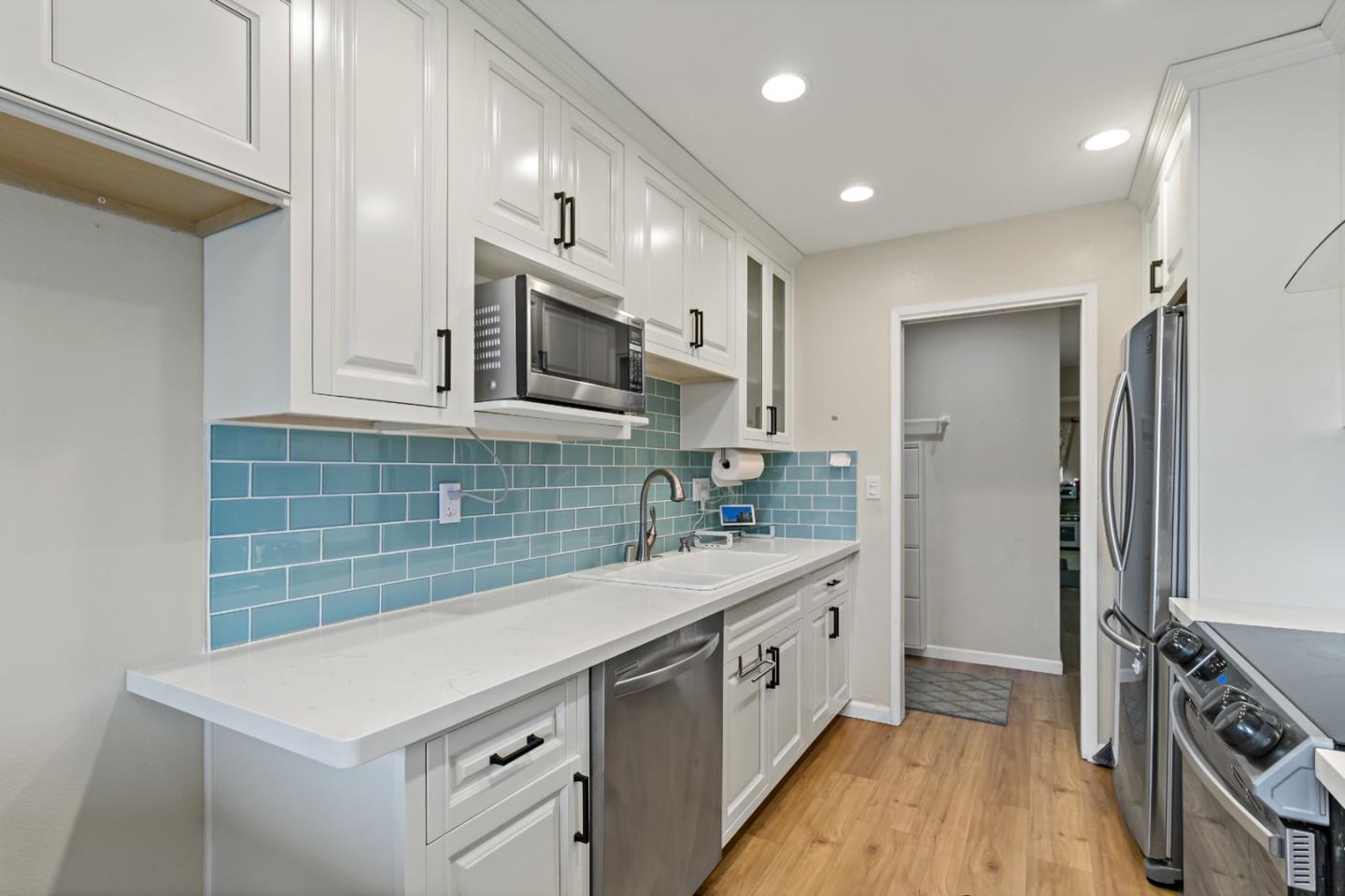 Detail Gallery Image 16 of 46 For 938 Clark Ave #2,  Mountain View,  CA 94040 - 2 Beds | 2 Baths