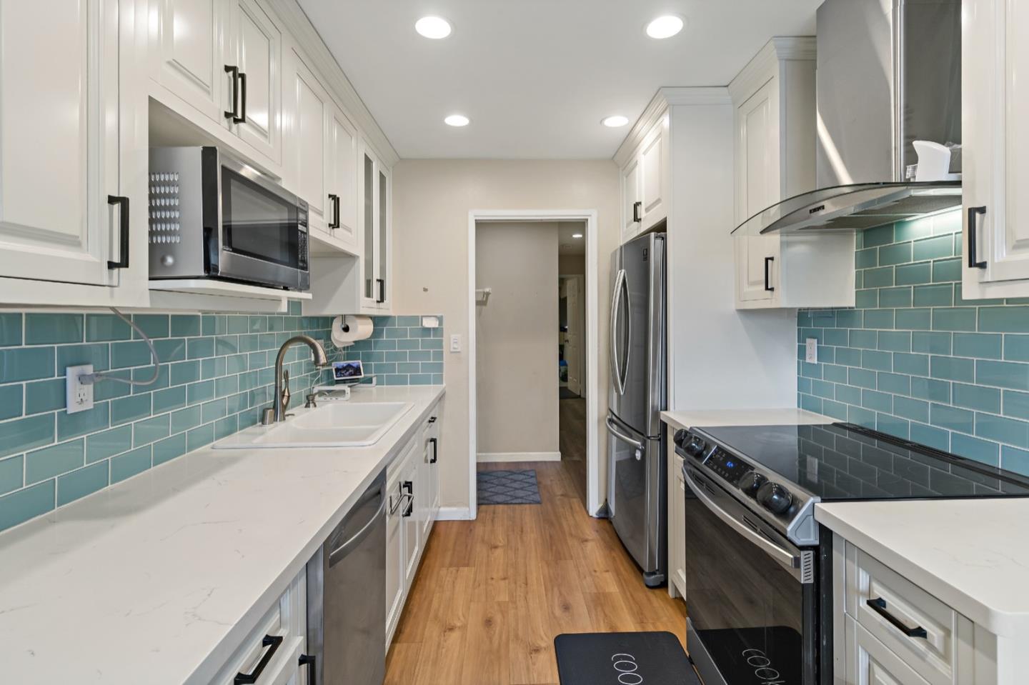 Detail Gallery Image 18 of 46 For 938 Clark Ave #2,  Mountain View,  CA 94040 - 2 Beds | 2 Baths