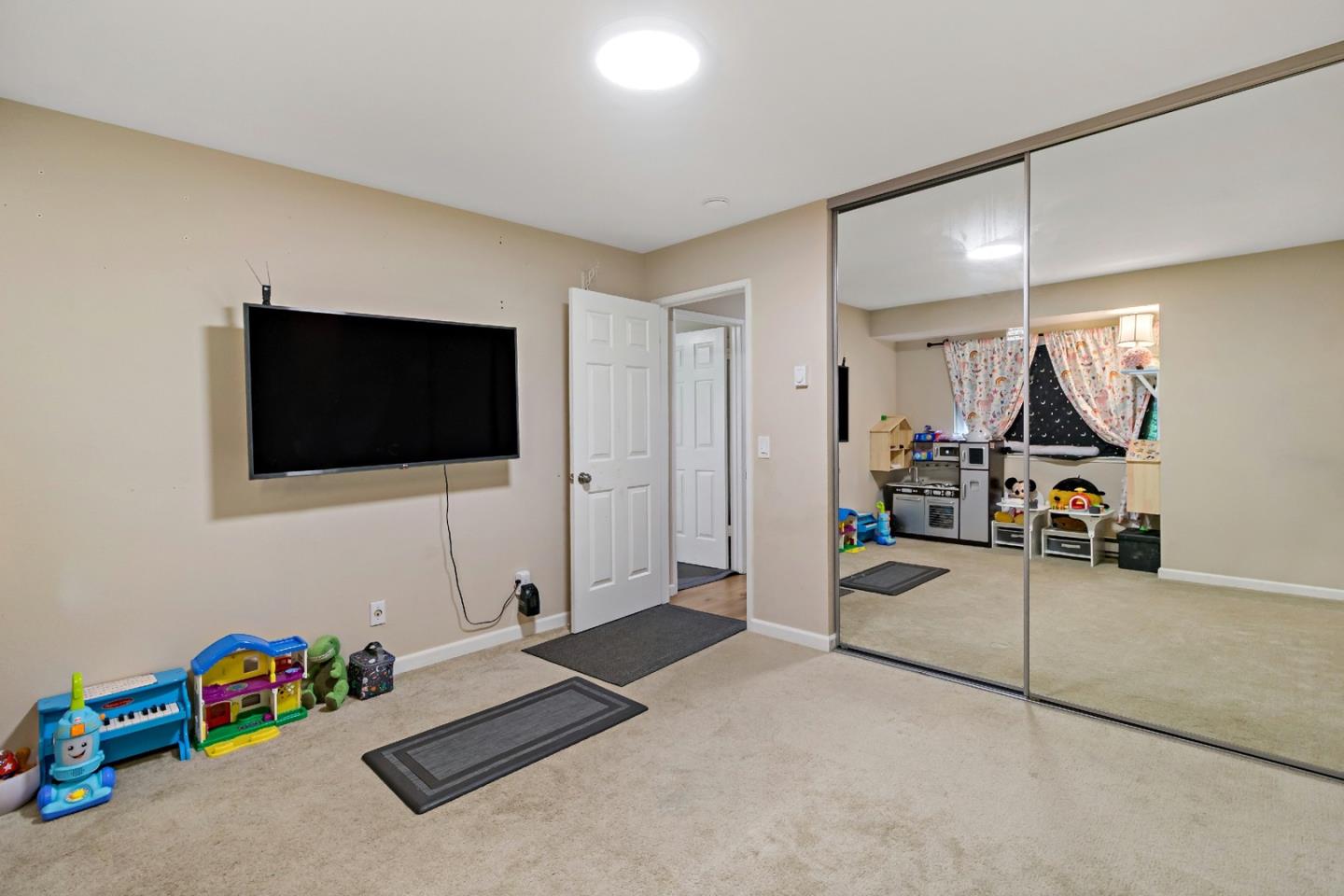 Detail Gallery Image 33 of 46 For 938 Clark Ave #2,  Mountain View,  CA 94040 - 2 Beds | 2 Baths