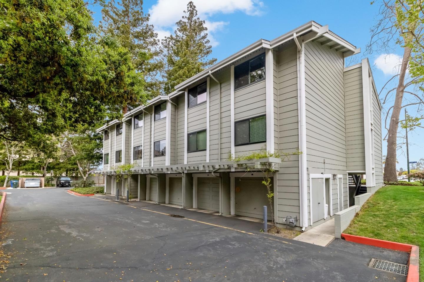 Detail Gallery Image 4 of 46 For 938 Clark Ave #2,  Mountain View,  CA 94040 - 2 Beds | 2 Baths