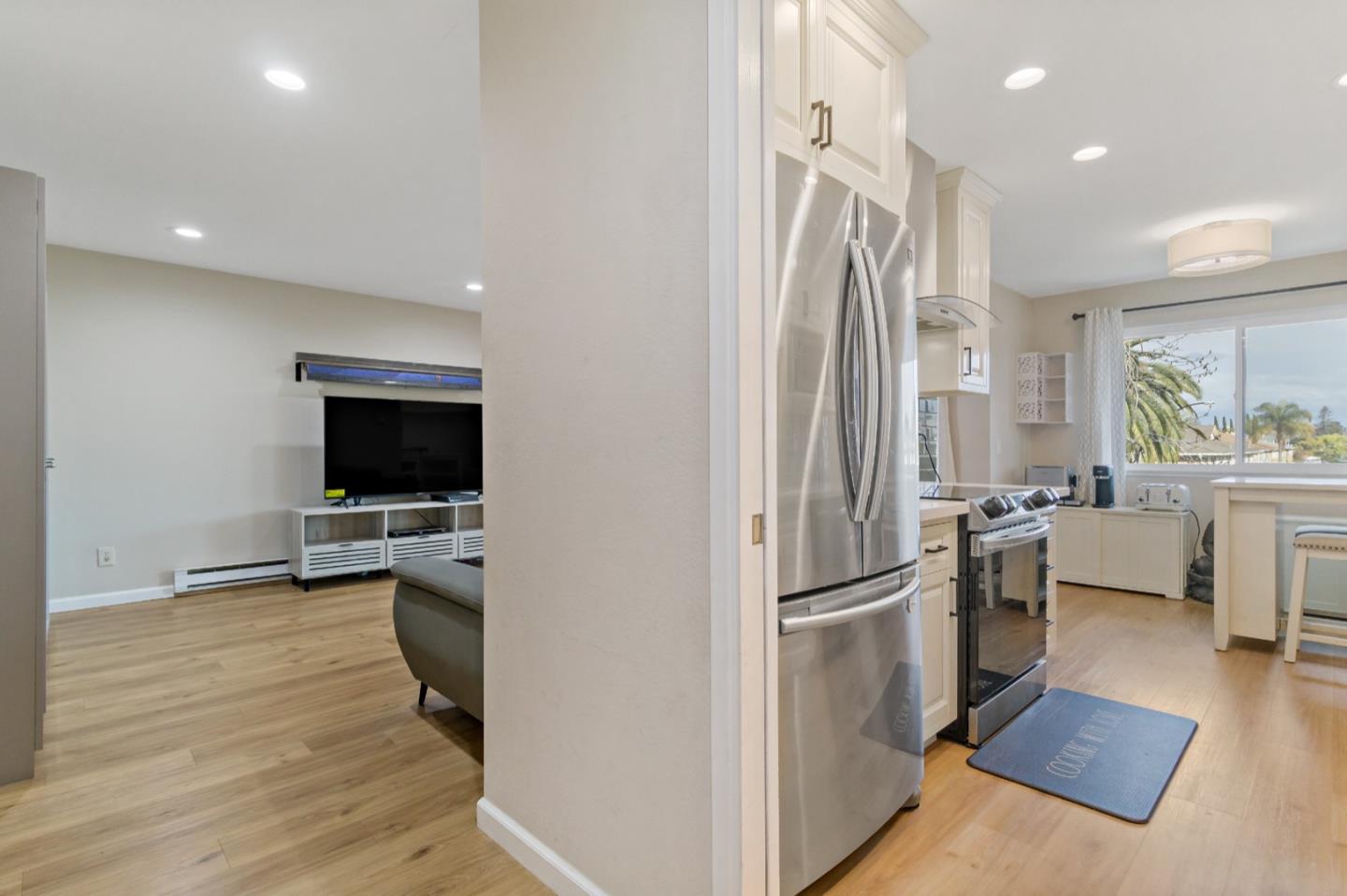 Detail Gallery Image 8 of 46 For 938 Clark Ave #2,  Mountain View,  CA 94040 - 2 Beds | 2 Baths