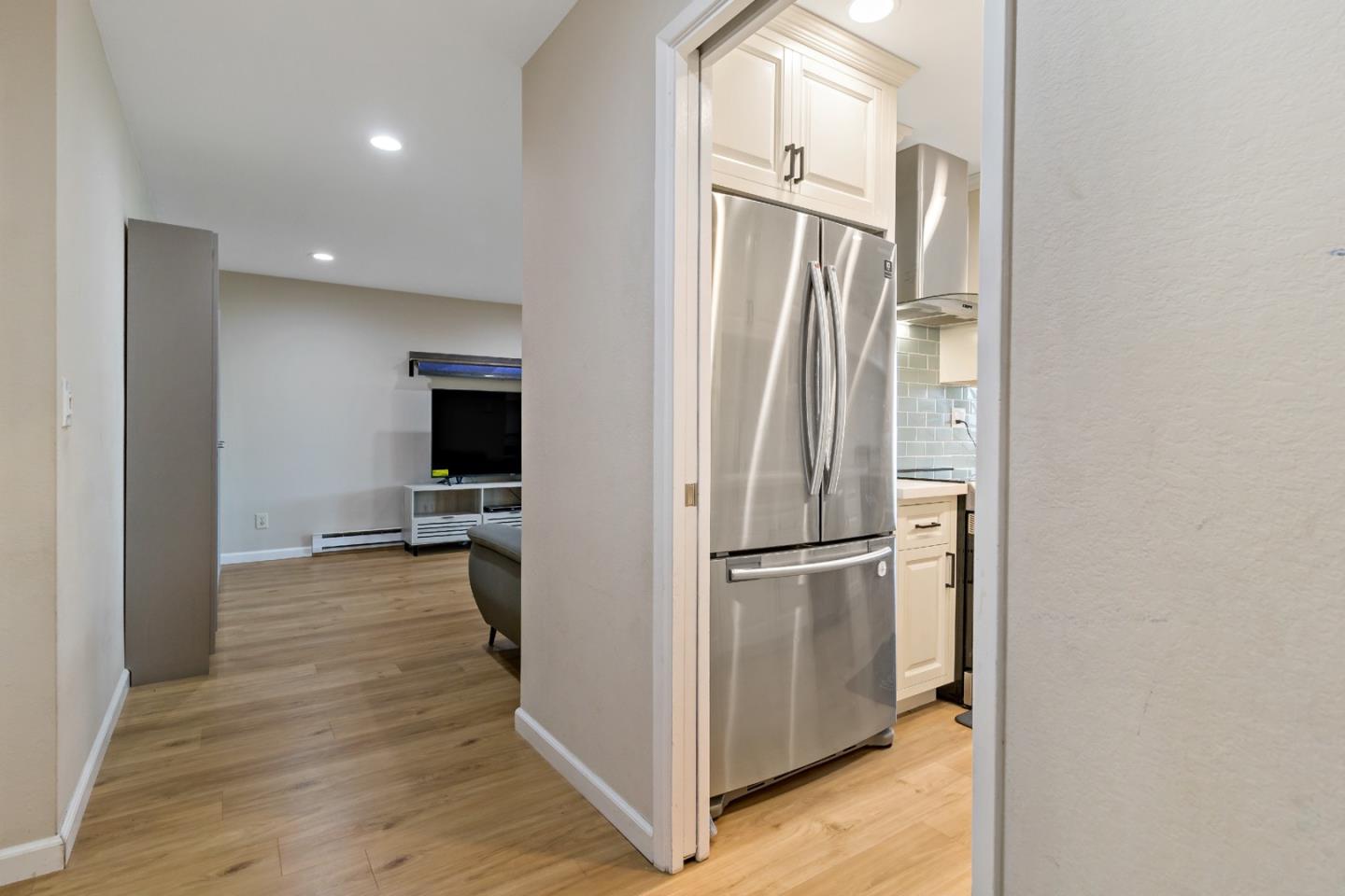 Detail Gallery Image 9 of 46 For 938 Clark Ave #2,  Mountain View,  CA 94040 - 2 Beds | 2 Baths