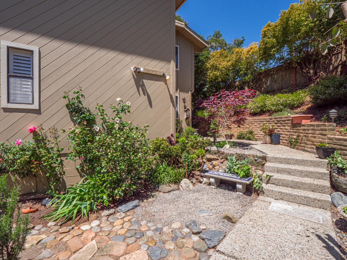 Detail Gallery Image 12 of 65 For 194 Hyannis Ct, Aptos,  CA 95003 - 3 Beds | 2/1 Baths