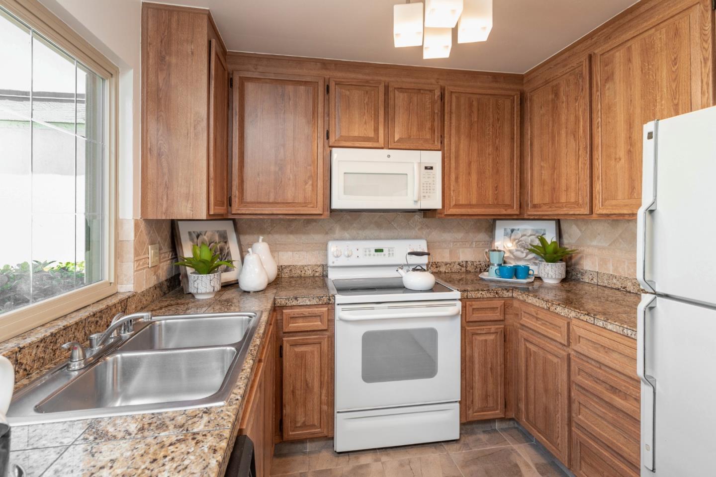 Detail Gallery Image 6 of 21 For 8132 Park Villa Cir, Cupertino,  CA 95014 - 2 Beds | 2 Baths