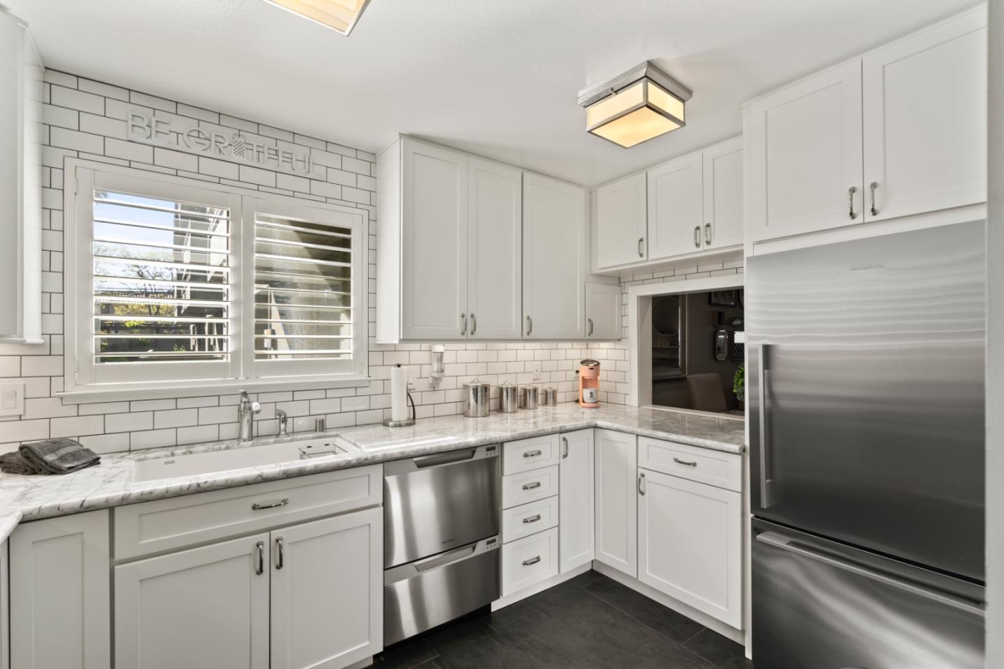 Detail Gallery Image 5 of 39 For 130 Barneson Ave #6,  San Mateo,  CA 94402 - 2 Beds | 2/1 Baths