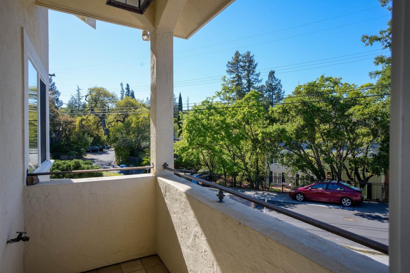 Detail Gallery Image 10 of 46 For 464 Upland Rd, Redwood City,  CA 94062 - 5 Beds | 5/1 Baths
