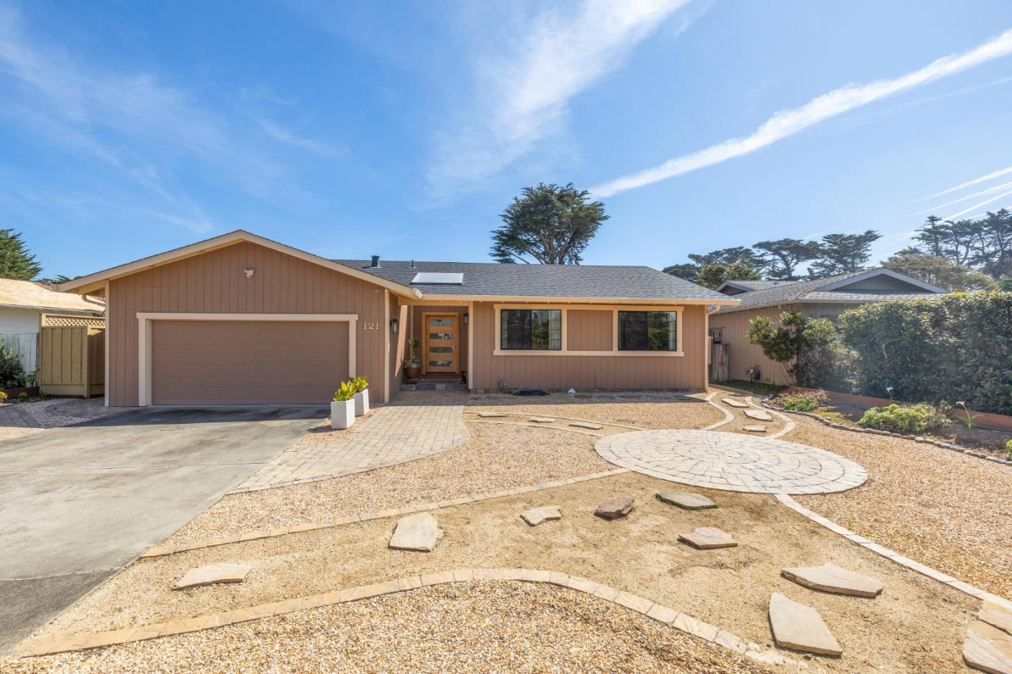 Detail Gallery Image 1 of 43 For 121 Arbor Ln, Moss Beach,  CA 94038 - 3 Beds | 2 Baths