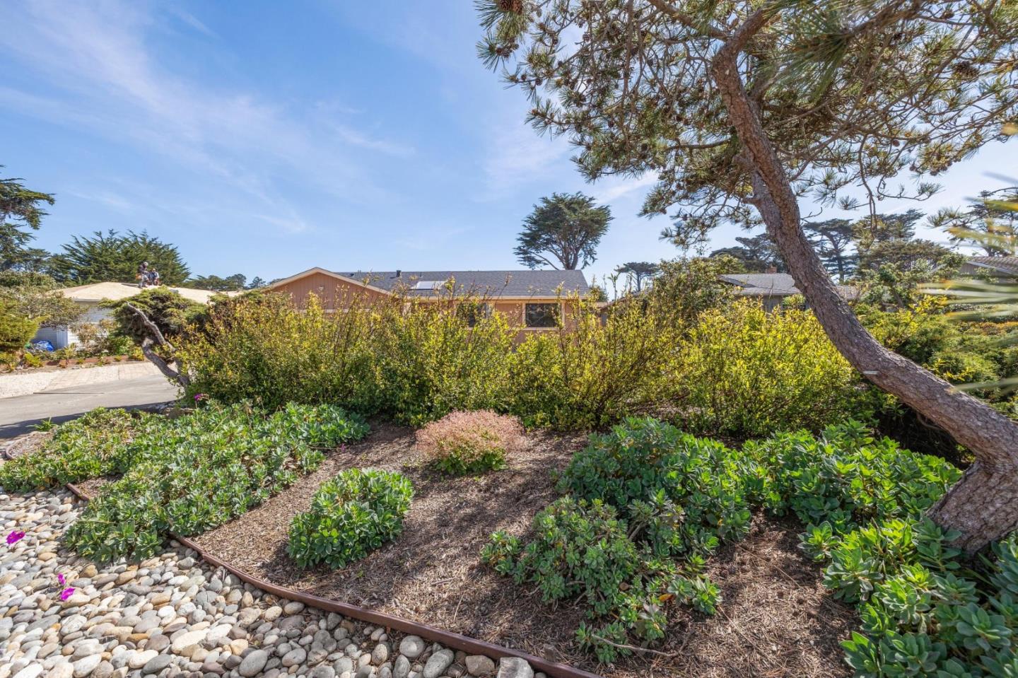 Detail Gallery Image 3 of 43 For 121 Arbor Ln, Moss Beach,  CA 94038 - 3 Beds | 2 Baths