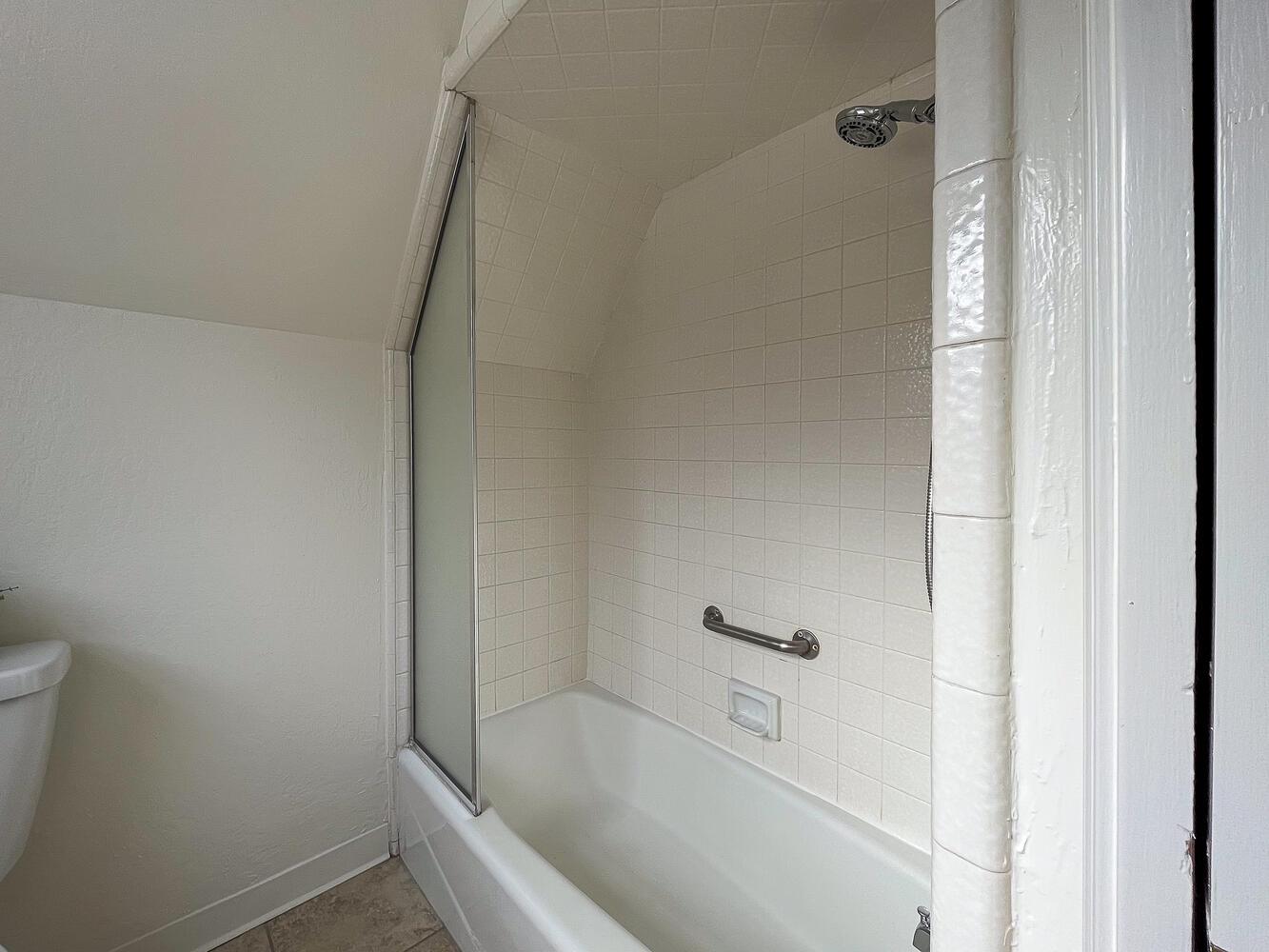 Detail Gallery Image 32 of 36 For 735-737 Middlefield Rd, Palo Alto,  CA 94301 - 4 Beds | 3/1 Baths