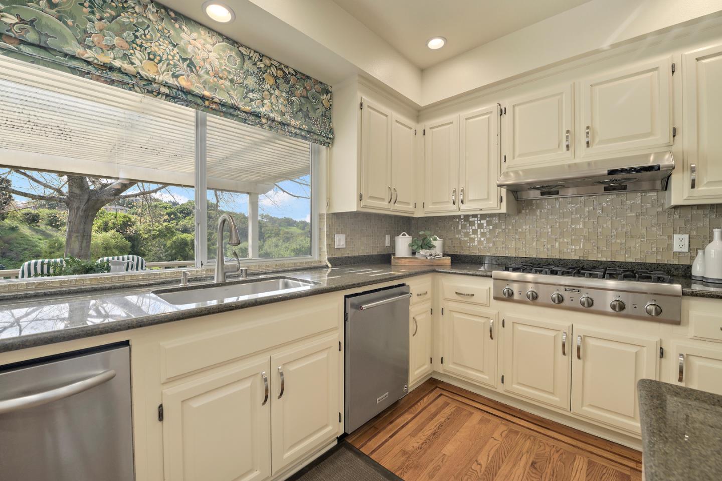 Detail Gallery Image 15 of 47 For 105 Madera Ct, Los Gatos,  CA 95032 - 5 Beds | 3/1 Baths