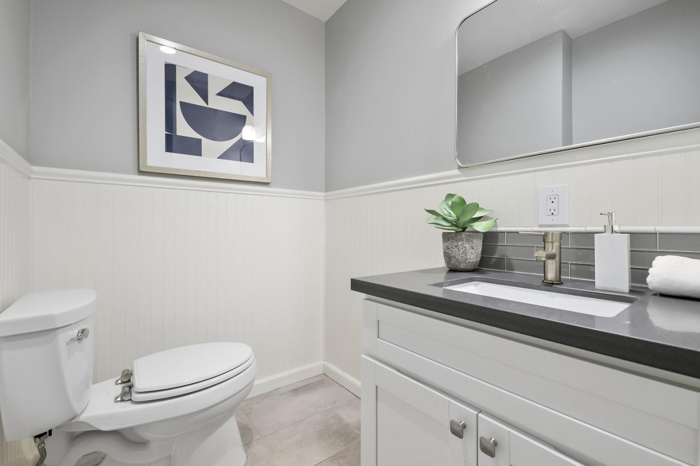 Detail Gallery Image 13 of 41 For 51 Fairhaven Ct, Mountain View,  CA 94041 - 3 Beds | 2/1 Baths