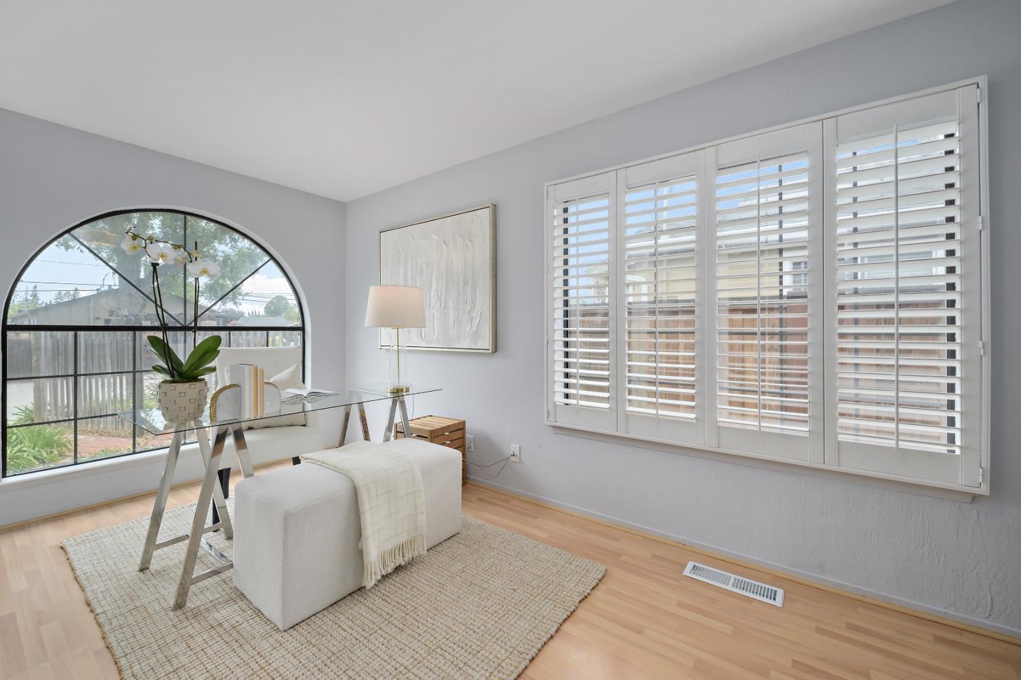 Detail Gallery Image 4 of 41 For 51 Fairhaven Ct, Mountain View,  CA 94041 - 3 Beds | 2/1 Baths