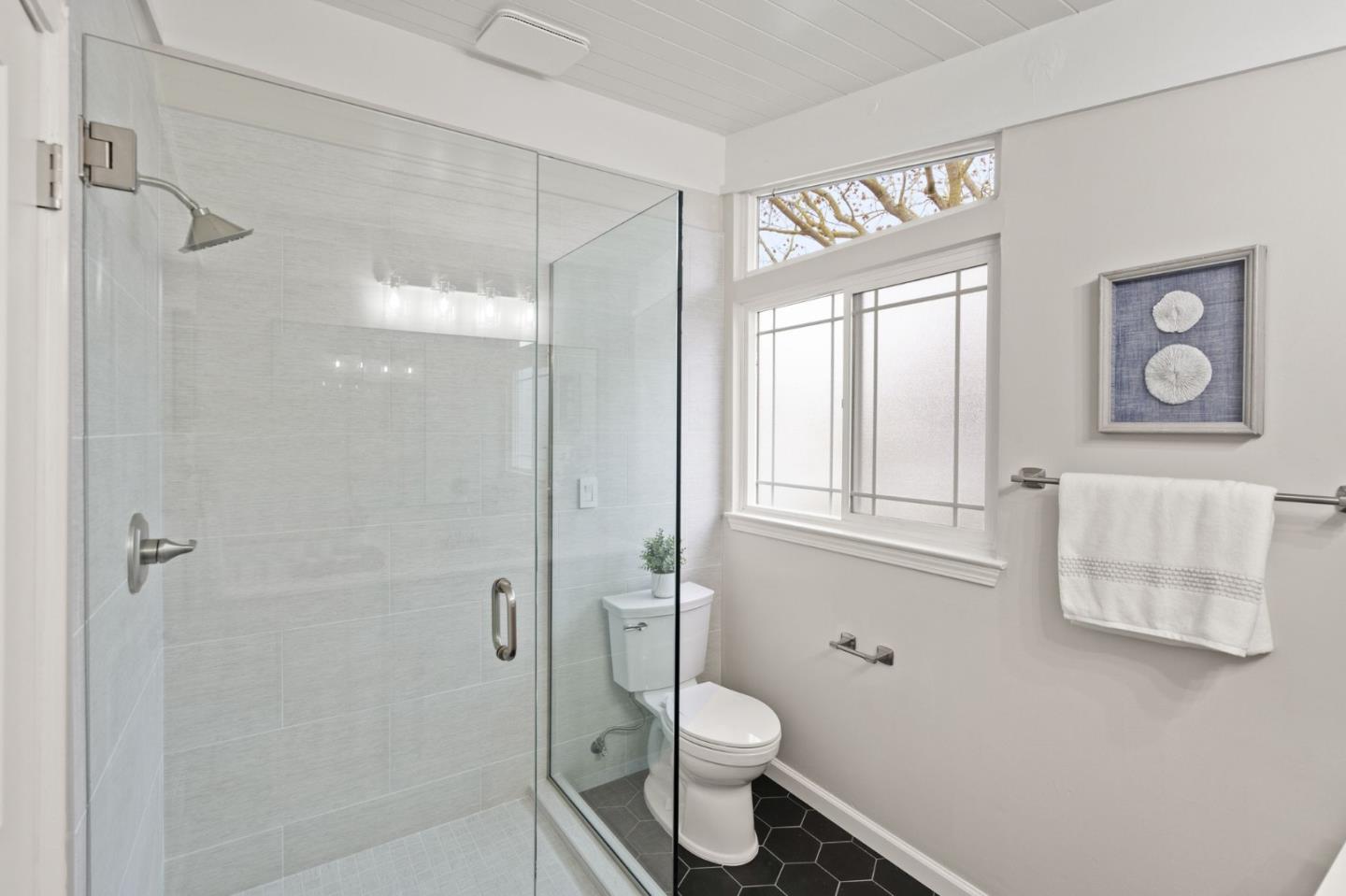 Detail Gallery Image 18 of 22 For 3857 Ross Rd, Palo Alto,  CA 94303 - 3 Beds | 2/1 Baths