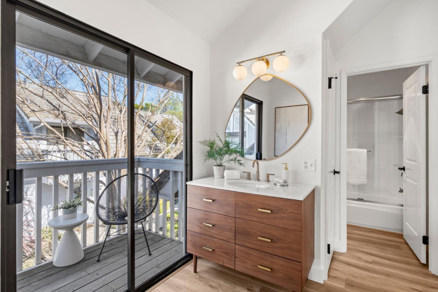 Detail Gallery Image 14 of 28 For 469 W Meadow Dr #10,  Palo Alto,  CA 94306 - 2 Beds | 1/1 Baths
