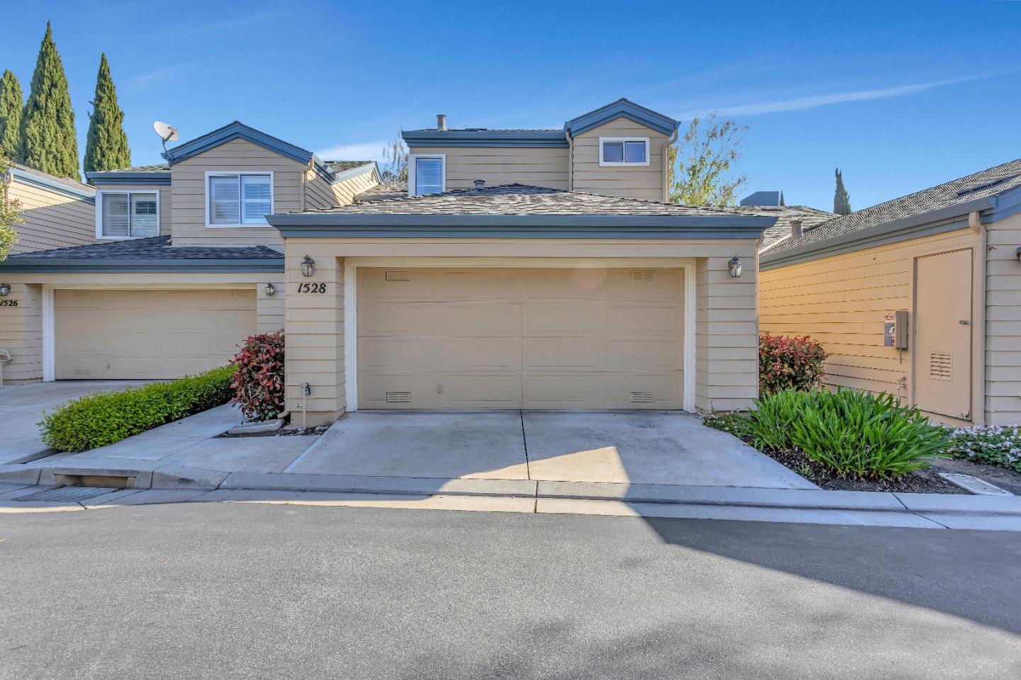 Detail Gallery Image 1 of 45 For 1528 Fairway Green Cir, San Jose,  CA 95131 - 2 Beds | 2/1 Baths