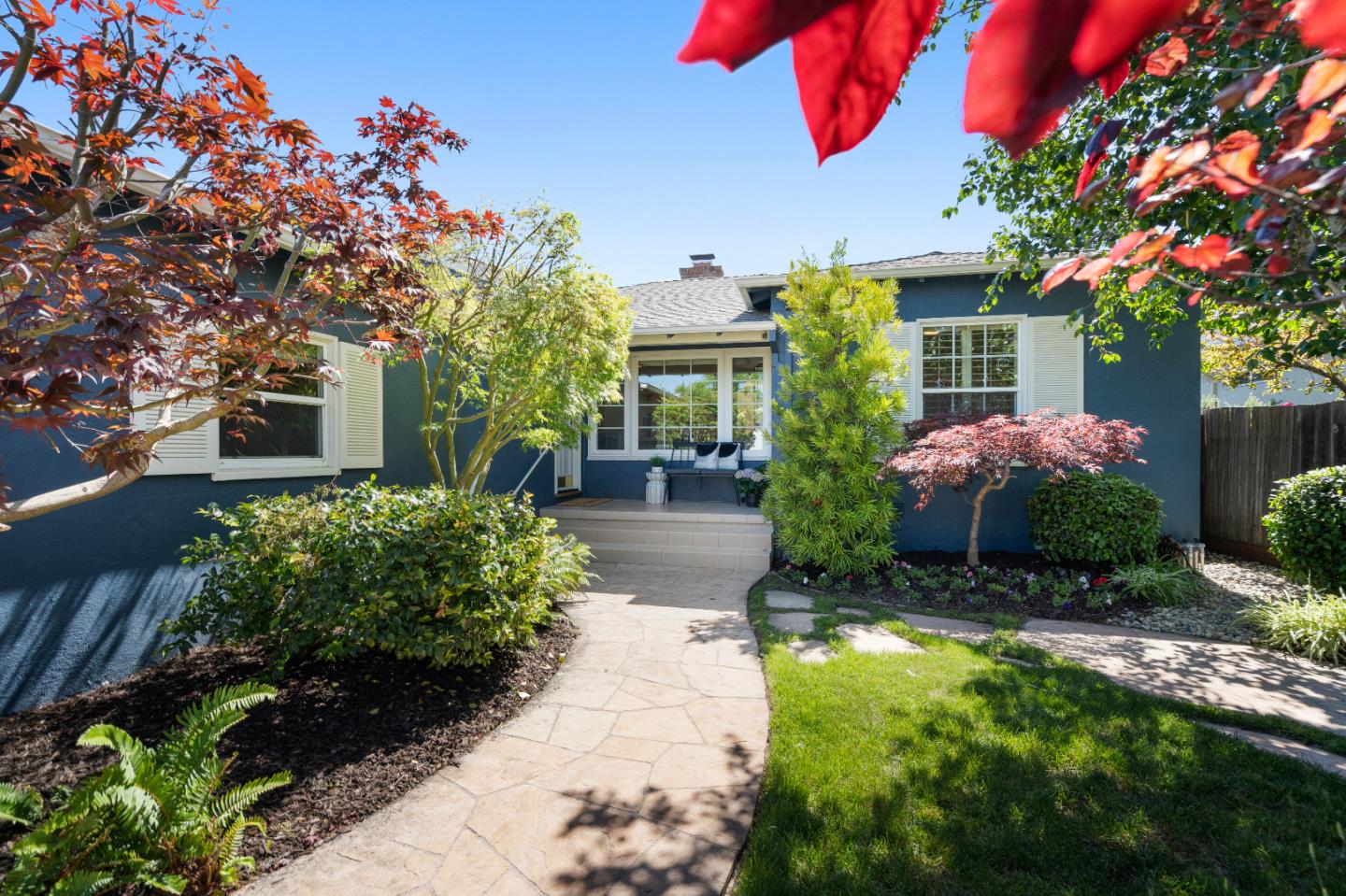 Detail Gallery Image 1 of 37 For 1428 Oak St, San Mateo,  CA 94402 - 3 Beds | 2 Baths