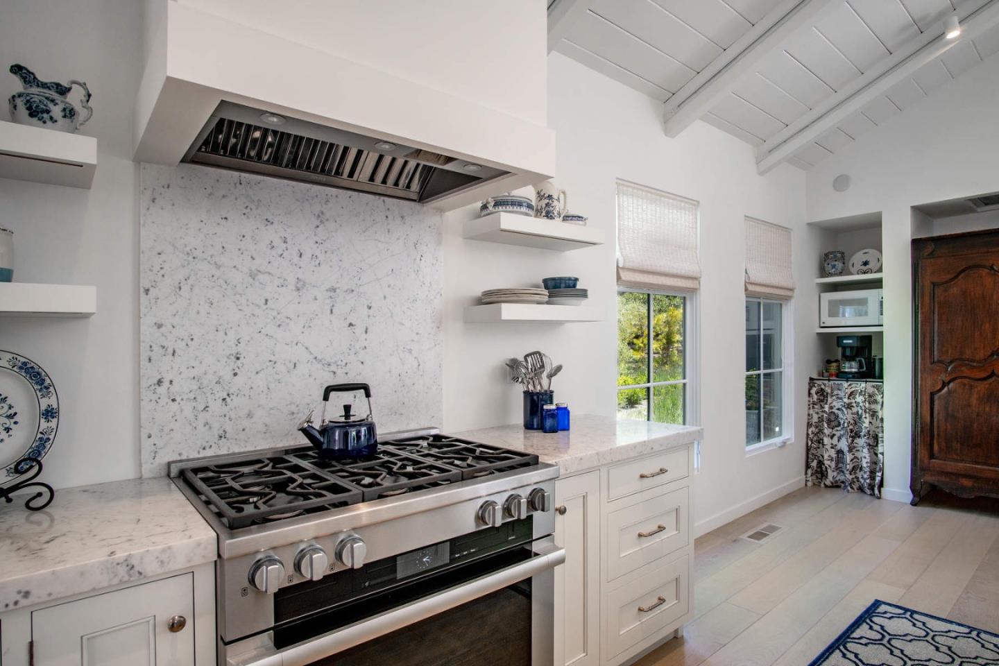 Detail Gallery Image 16 of 34 For 1150 Arrowhead Rd, Pebble Beach,  CA 93953 - 3 Beds | 2 Baths