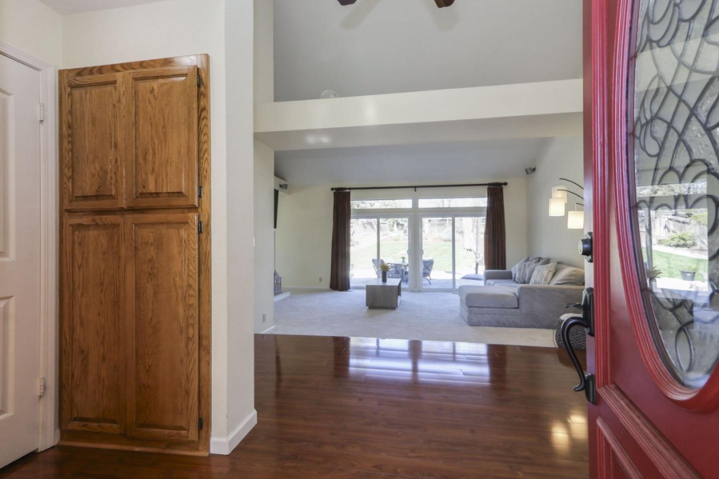 Detail Gallery Image 3 of 27 For 331 Tierra Del Sol, Hollister,  CA 95023 - 3 Beds | 2/1 Baths
