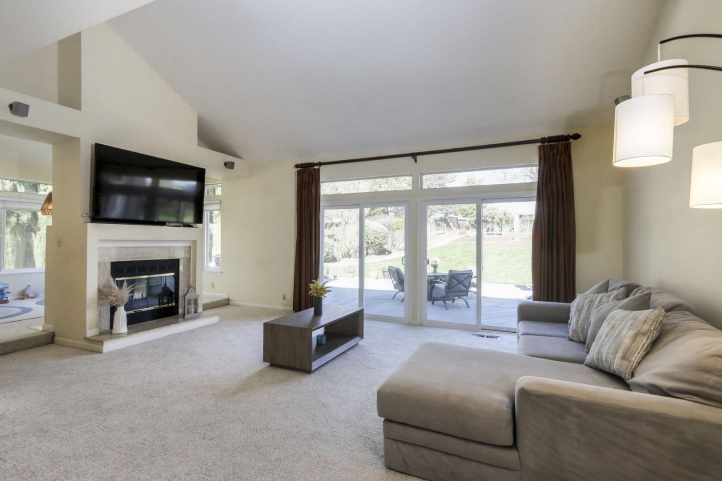 Detail Gallery Image 4 of 27 For 331 Tierra Del Sol, Hollister,  CA 95023 - 3 Beds | 2/1 Baths